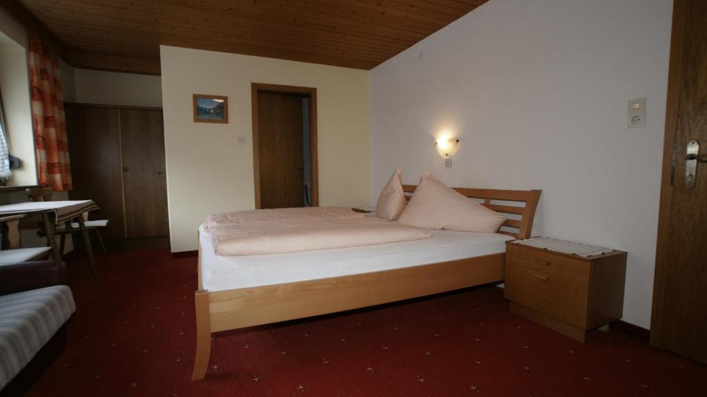 Hotel Garni Nill Schwendau Habitación foto